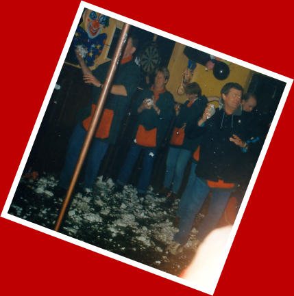 1999: carnaval sneeuwballen gooien bij 'Ons Moeder'